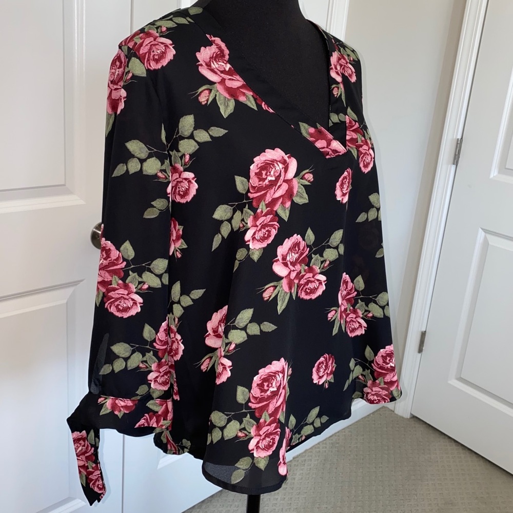 Justify Floral Top - Picture 2 of 5